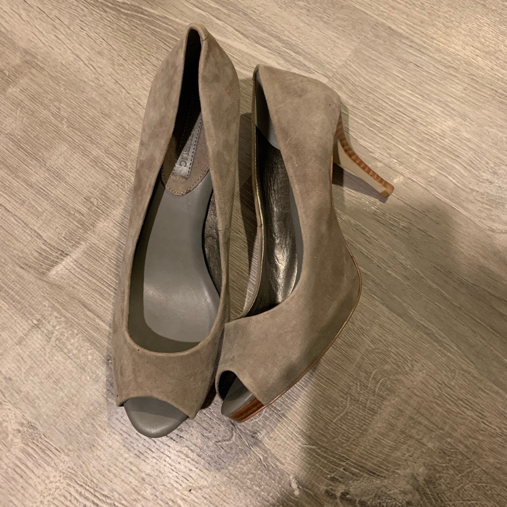 banana republic grey suede heels